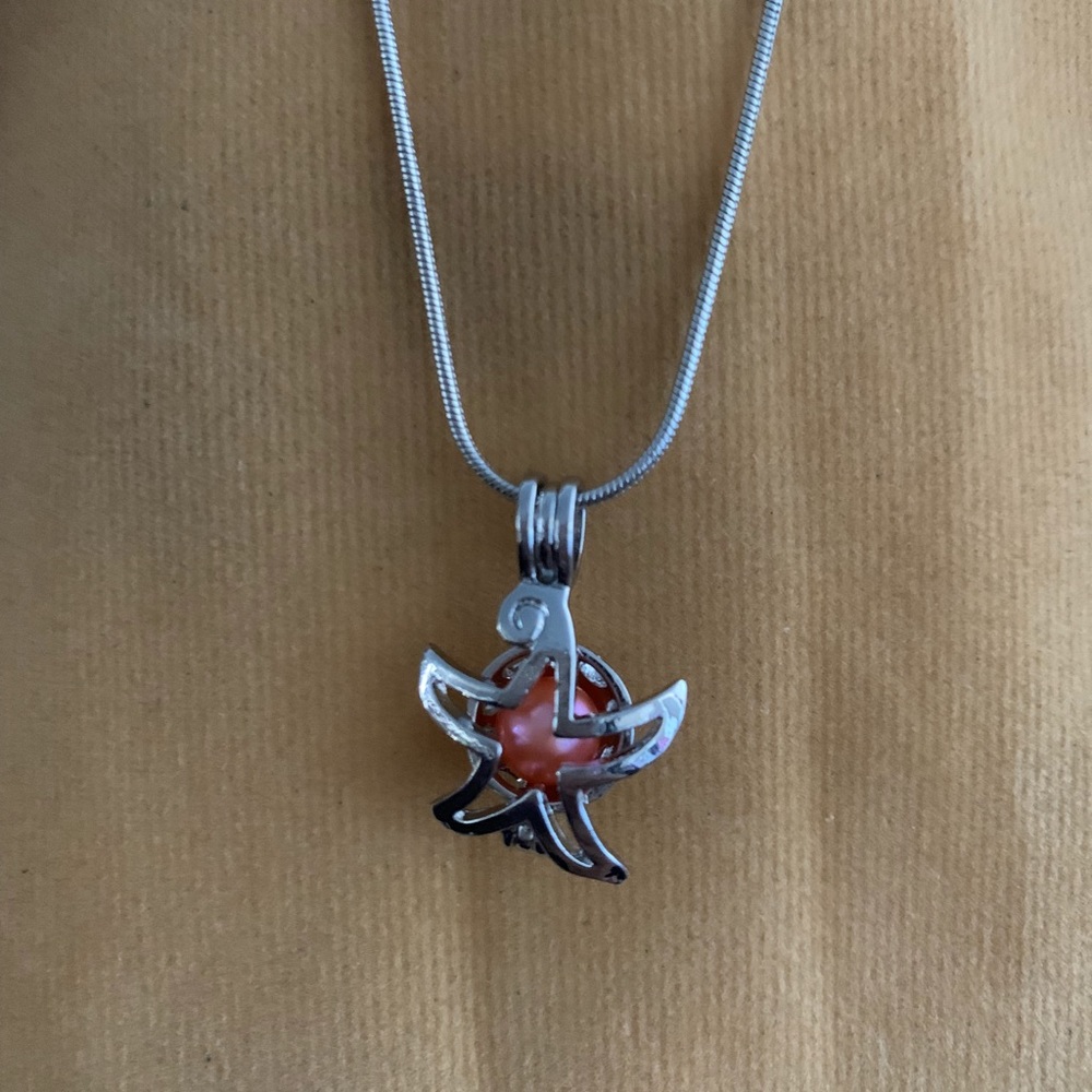Star Pearl pendant necklace